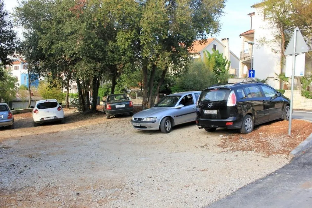Holiday Apartments Pjescana Uvala, Pula - 7652 0*,