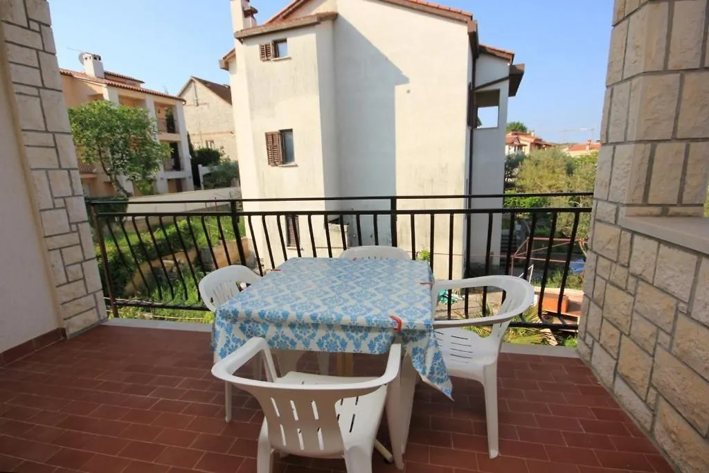 Holiday Apartments Pjescana Uvala, Pula - 7652