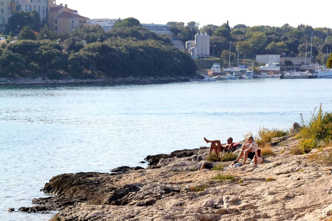 Holiday Apartments Pjescana Uvala, Pula - 7652