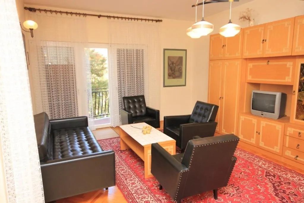 Holiday Apartments Pjescana Uvala, Pula - 7652 0*,